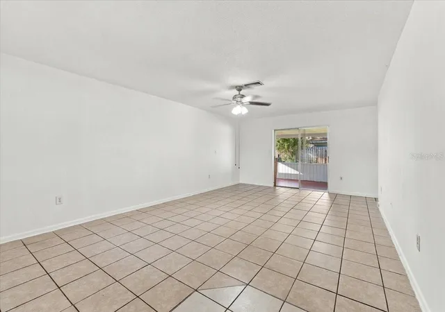 Photo 4 of Single family home for sale at 422 Duchess Dr, Lakeland, FL 33803 | MLS# L4965721 | Listing updated on 2026-10-15