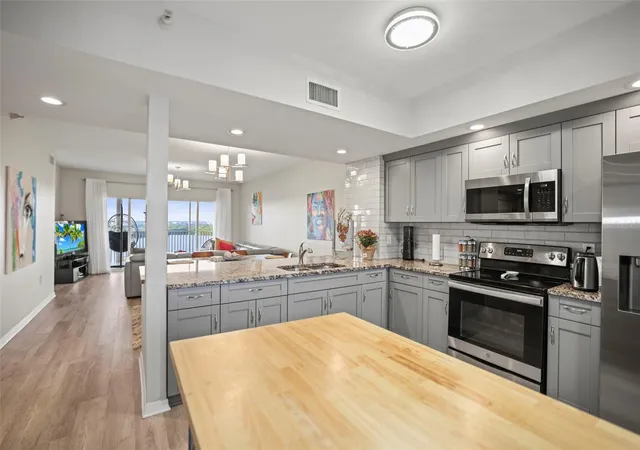 Listing Photo 5 - Condo for sale in building located at 6495 Shoreline Dr, St. Petersburg, FL 33708 - Unit #8502