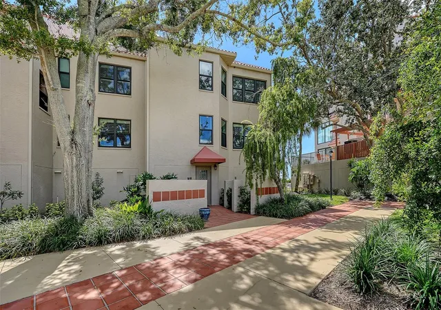 Photo 4 of Condo for sale at 4533 Bay Clb Dr, Bradenton, FL 34210 | MLS# A4709278 | Listing updated on 2026-10-21