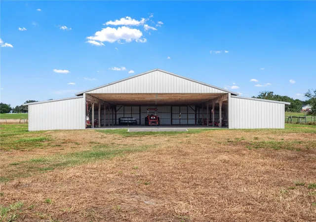 Photo 3 of Single family home for sale at 14373 Daly Rd, Brooksville, FL 34601 | MLS# W7890259 | Listing updated on 2026-10-29