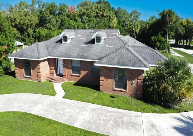 Photo 1 of Single family home for sale at 627 E Magnolia St, Arcadia, FL 34266 | MLS# A4709280 | Listing updated on 2026-10-28