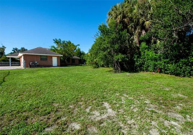 Photo 4 of Single family home for sale at 627 E Magnolia St, Arcadia, FL 34266 | MLS# A4709280 | Listing updated on 2026-10-28