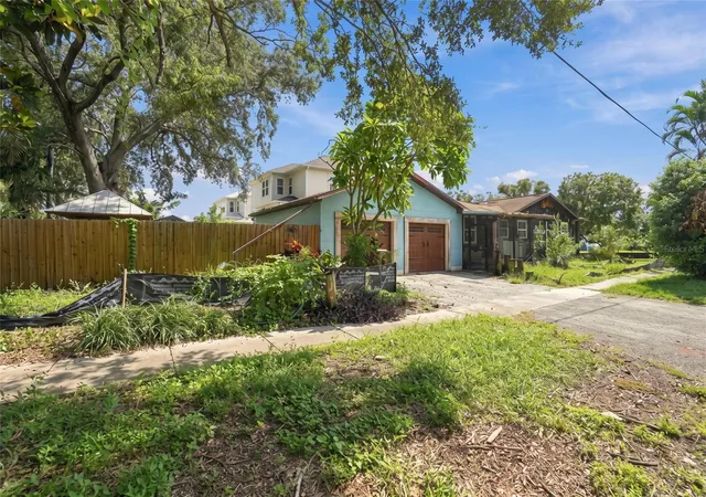 Photo 1 of Single family home for sale at 733 58th Avenue Ne, Saint Petersburg, FL 33703 | MLS# TB8557223 | Listing updated on 2026-10-15