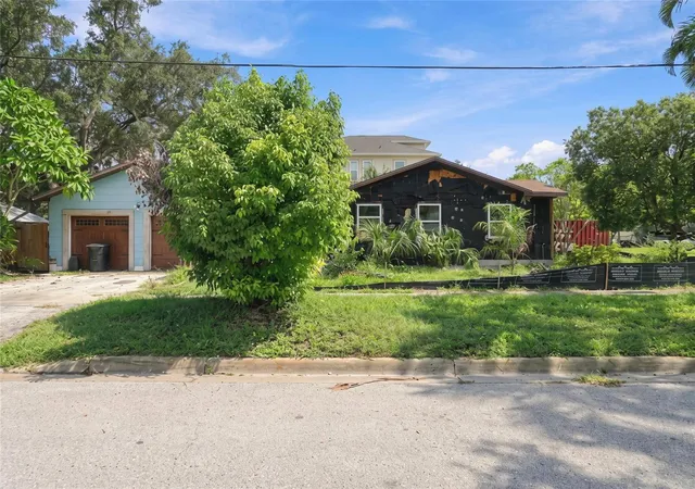 Photo 2 of Single family home for sale at 733 58th Avenue Ne, Saint Petersburg, FL 33703 | MLS# TB8557223 | Listing updated on 2026-10-15