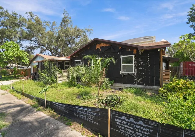Photo 4 of Single family home for sale at 733 58th Avenue NE, Saint Petersburg, FL 33703 | MLS# TB8557223 | Listing updated on 2026-10-15