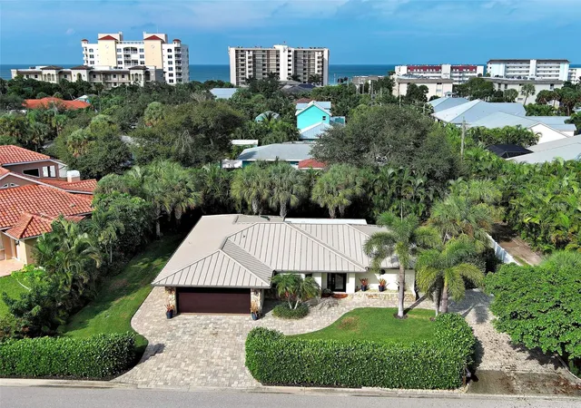 Photo 2 of Single family home for sale at 800 Osprey St, Venice, FL 34285 | MLS# N6146163 | Listing updated on 2026-10-15