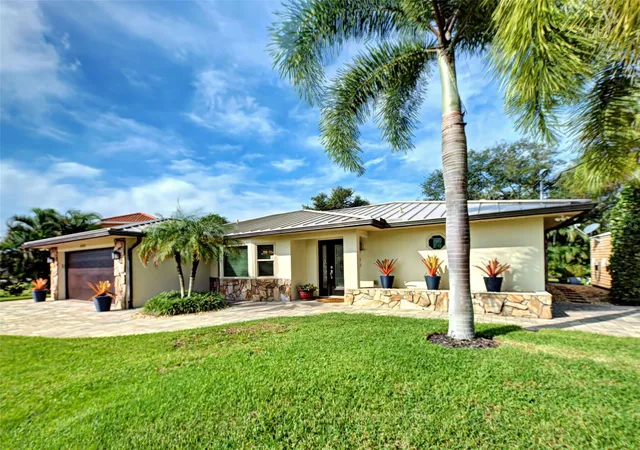 Photo 3 of Single family home for sale at 800 Osprey St, Venice, FL 34285 | MLS# N6146163 | Listing updated on 2026-10-15