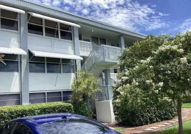 Photo 1 of Sale Pending at 445 32nd Avenue N #W104, Saint Petersburg, FL 33704 | MLS# TB8557228 | Listing updated on 2026-10-13