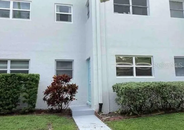 Photo 2 of Sale Pending at 445 32nd Avenue N #W104, Saint Petersburg, FL 33704 | MLS# TB8557228 | Listing updated on 2026-10-13