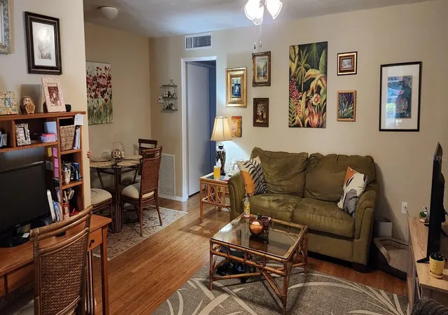 Listing Photo 5 - Condo for sale in building located at 445 32Nd Ave N, St. Petersburg, FL 33704 - Unit #W104