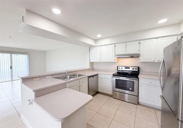 Listing Photo 1 - Condo for sale in building located at 13838 Fairway Island Dr, Orlando, FL 32837 - Unit #1411