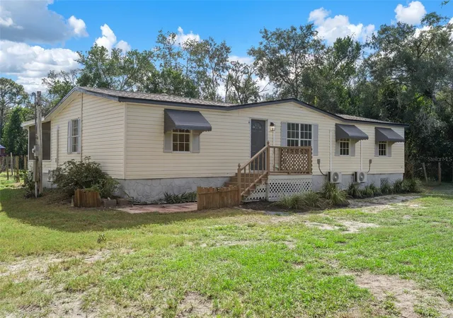 Photo 2 of Manufactured home for sale at 18446 Edgewood Dr, Spring Hill, FL 34610 | MLS# W7890262 | Listing updated on 2026-10-29
