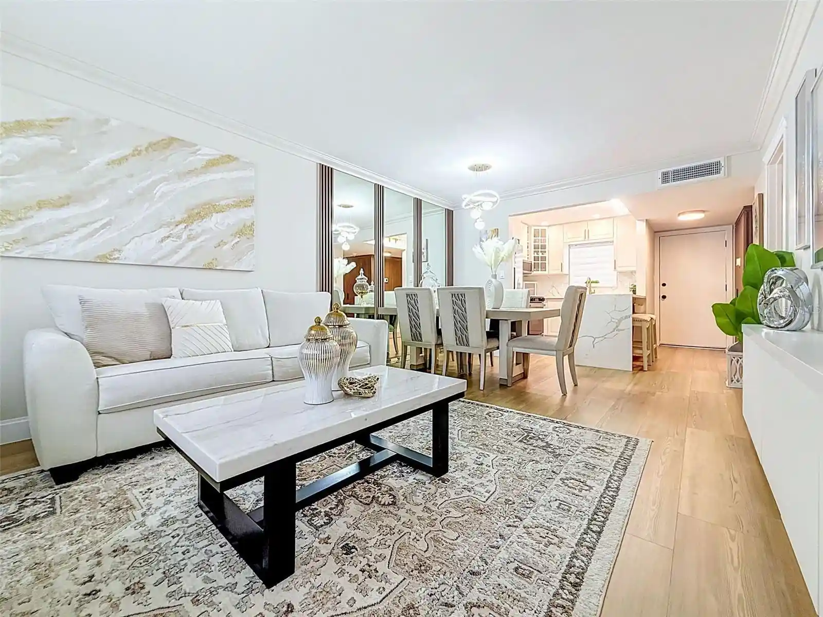 Listing Photo 2 - Condo for sale in 1520 Gln Oaks Dr E located at 1520 Gln Oaks Dr E, Sarasota, FL 34232 - Unit #244