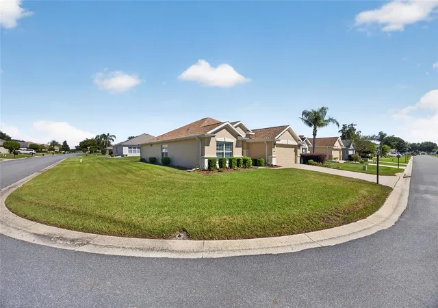 Photo 3 of Single family home for sale at 13417 SE 86th Circle, Summerfield, FL 34491 | MLS# OM733892 | Listing updated on 2026-10-29