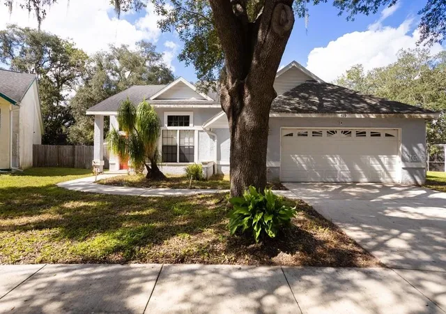 Photo 2 of Single family home for sale at 4119 Moreland Dr, Valrico, FL 33596 | MLS# A4709290 | Listing updated on 2026-10-18