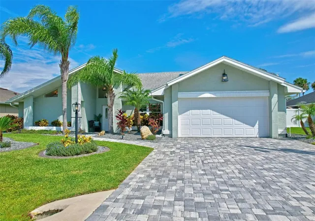 Photo 1 of Sale Pending at 6 Colony Ct, Palm Coast, FL 32137 | MLS# FC322064 | Listing updated on 2026-10-12