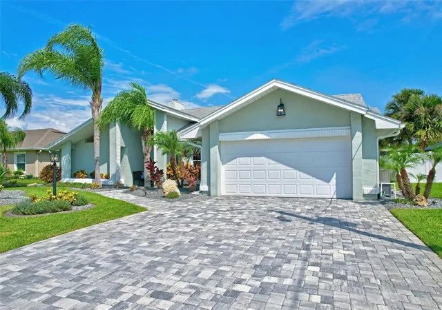 Photo 2 of Sale Pending at 6 Colony Ct, Palm Coast, FL 32137 | MLS# FC322064 | Listing updated on 2026-10-12