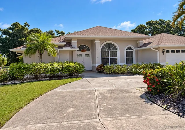 Photo 1 of Single family home for sale at 393 Vista Wood Dr, Venice, FL 34293 | MLS# A4709295 | Listing updated on 2026-10-21