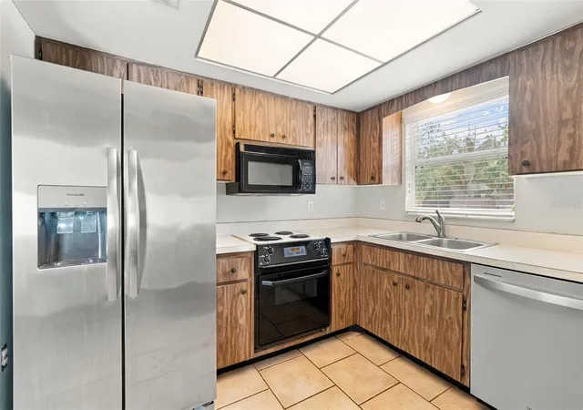 Photo 3 of Condo for sale at 2711 51st Avenue W #2711, Bradenton, FL 34207 | MLS# A4709296 | Listing updated on 2026-10-17