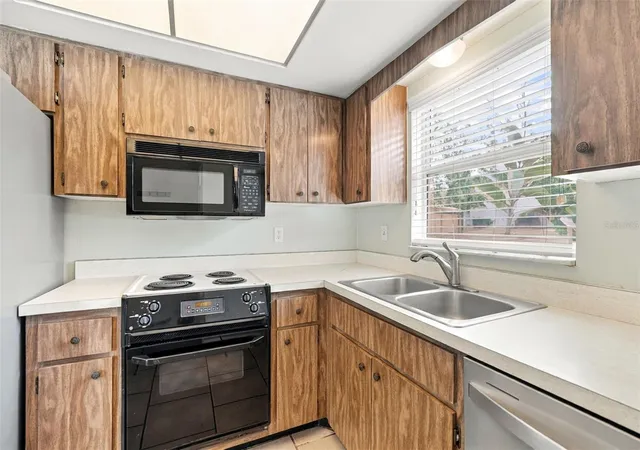 Photo 4 of Condo for sale at 2711 51st Avenue W #2711, Bradenton, FL 34207 | MLS# A4709296 | Listing updated on 2026-10-17