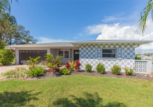 Photo 3 of Single family home for sale at 7160 S South Dr, South Pasadena, FL 33707 | MLS# TB8557280 | Listing updated on 2026-10-20
