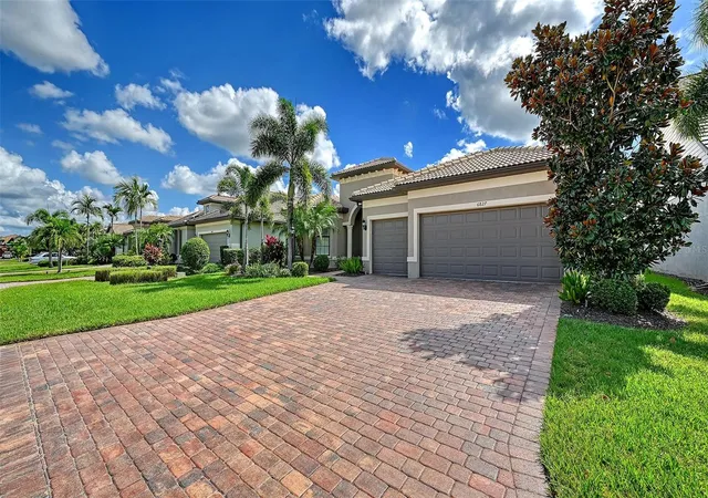 Photo 3 of Single family home for sale at 6827 Gosport Cvs, Bradenton, FL 34202 | MLS# A4709305 | Listing updated on 2026-10-20