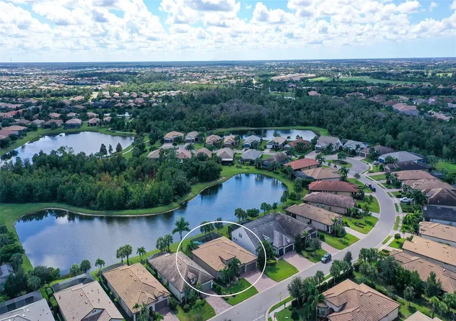 Photo 4 of Single family home for sale at 6827 Gosport Cvs, Bradenton, FL 34202 | MLS# A4709305 | Listing updated on 2026-10-20
