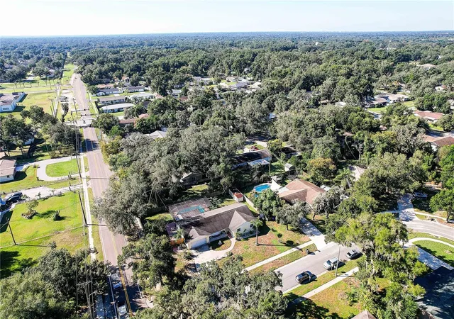 Photo 3 of Single family home for sale at 519 Oakhurst St, Brandon, FL 33511 | MLS# TB8557298 | Listing updated on 2026-10-20