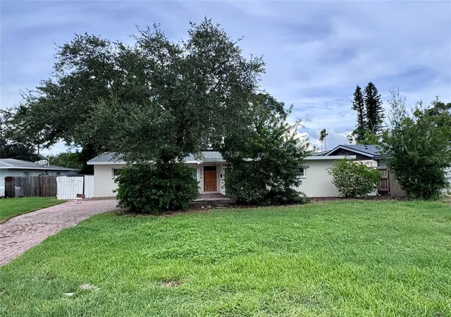 Photo 1 of Single family home for sale at 3701 Shore Acres Blvd Ne, Saint Petersburg, FL 33703 | MLS# TB8557307 | Listing updated on 2026-10-21