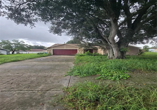 Single family home for sale at 1406 Meadow Dr NE, WINTER HAVEN, FL 33881 | MLS# S5159385
