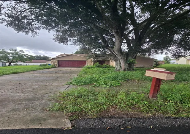 Photo 1 of Single family home for sale at 1406 Meadow Dr NE, Winter Haven, FL 33881 | MLS# S5159385 | Listing updated on 2026-10-15