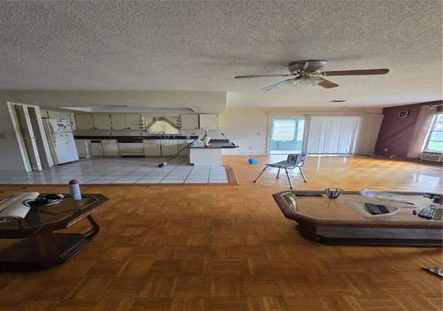 Photo 2 of Single family home for sale at 1406 Meadow Dr NE, Winter Haven, FL 33881 | MLS# S5159385 | Listing updated on 2026-10-15