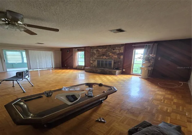 Photo 4 of Single family home for sale at 1406 Meadow Dr NE, Winter Haven, FL 33881 | MLS# S5159385 | Listing updated on 2026-10-15