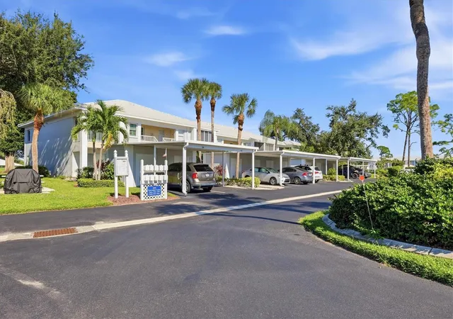 Listing Photo 5 - Condo for sale in building located at 427 Cerromar Ln, VENICE, FL 34293 - Unit #356