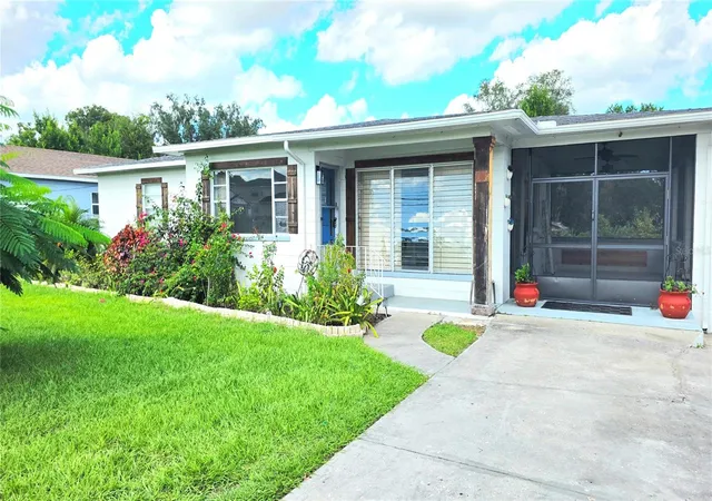 Photo 4 of Single family home for sale at 213 W Crawford St, Lakeland, FL 33805 | MLS# TB8557311 | Listing updated on 2026-10-16