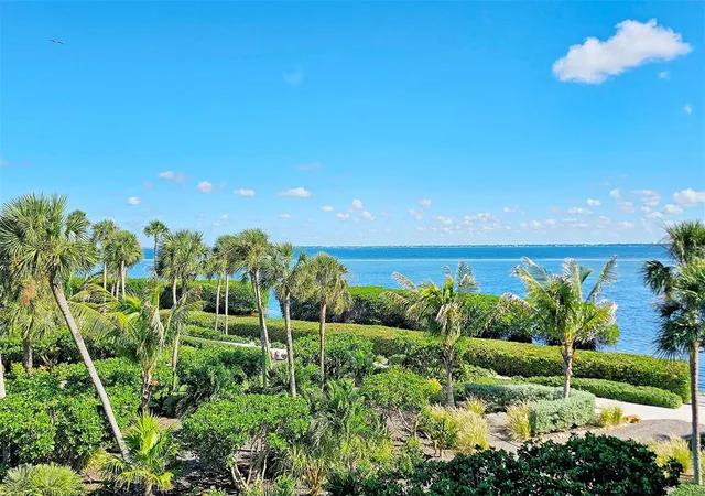 Photo 3 of Condo for sale at 2110 Harbourside Dr #523, Longboat Key, FL 34228 | MLS# A4709314 | Listing updated on 2026-10-25