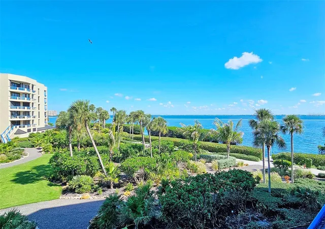 Photo 4 of Condo for sale at 2110 Harbourside Dr #523, Longboat Key, FL 34228 | MLS# A4709314 | Listing updated on 2026-10-25