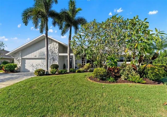 Photo 1 of Single family home for sale at 966 N Doral Ln, Venice, FL 34293 | MLS# N6146168 | Listing updated on 2026-10-20