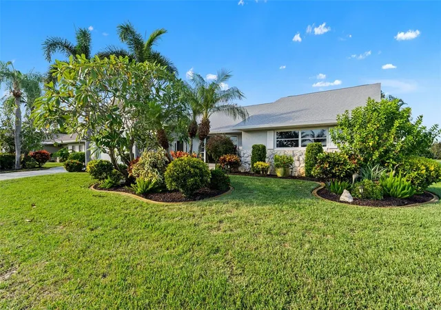 Photo 4 of Single family home for sale at 966 N Doral Ln, Venice, FL 34293 | MLS# N6146168 | Listing updated on 2026-10-20