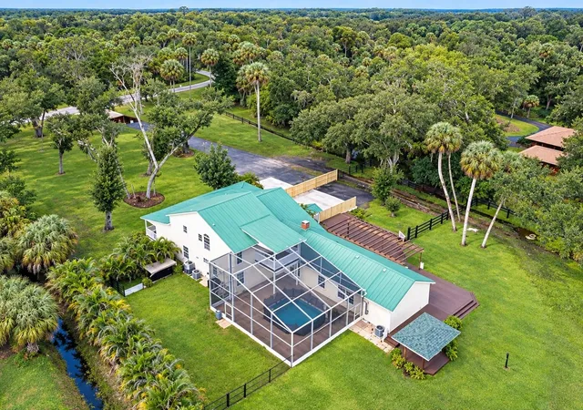 Photo 2 of Single family home for sale at 3705 65th Street E, Bradenton, FL 34208 | MLS# A4709318 | Listing updated on 2026-10-26