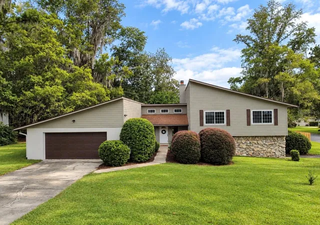 Photo 2 of Single family home for sale at 612 Nw 101st Street, Gainesville, FL 32607 | MLS# GC544128 | Listing updated on 2026-10-15