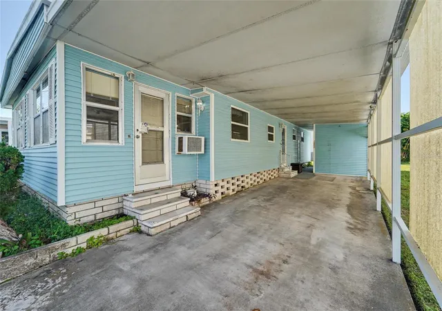 Photo 3 of Manufactured home for sale at 1500 County Rd 1 #219, Dunedin, FL 34698 | MLS# TB8557328 | Listing updated on 2026-10-23