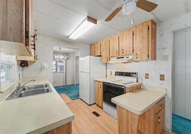 Photo 4 of Manufactured home for sale at 1500 County Rd 1 #219, Dunedin, FL 34698 | MLS# TB8557328 | Listing updated on 2026-10-23