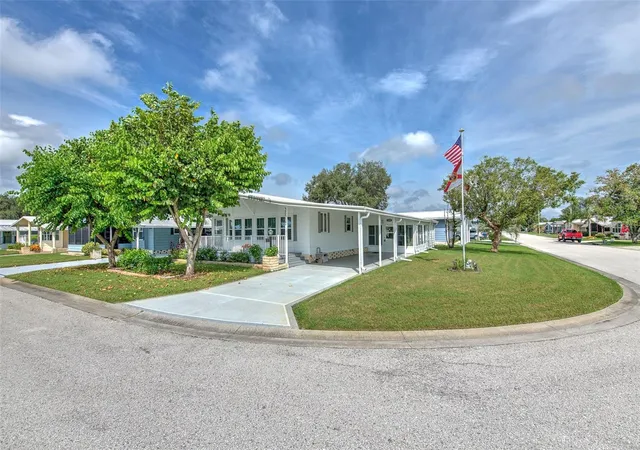 Photo 2 of Manufactured home for sale at 35207 Makenzie St, Zephyrhills, FL 33541 | MLS# TB8557329 | Listing updated on 2026-10-13
