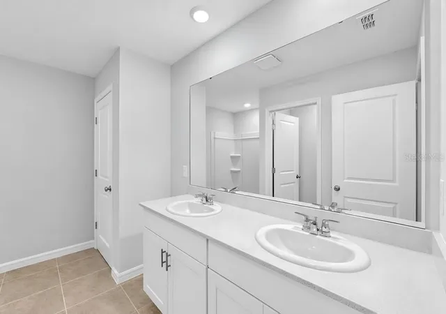 Photo 3 of Single family home for sale at 5464 Crown Point Rd, Kissimmee, FL 34758 | MLS# O6449293 | Listing updated on 2026-10-13