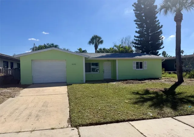 Photo 1 of Single family home for sale at 929 Bruce Ave, Clearwater Beach, FL 33767 | MLS# TB8557345 | Listing updated on 2026-10-17