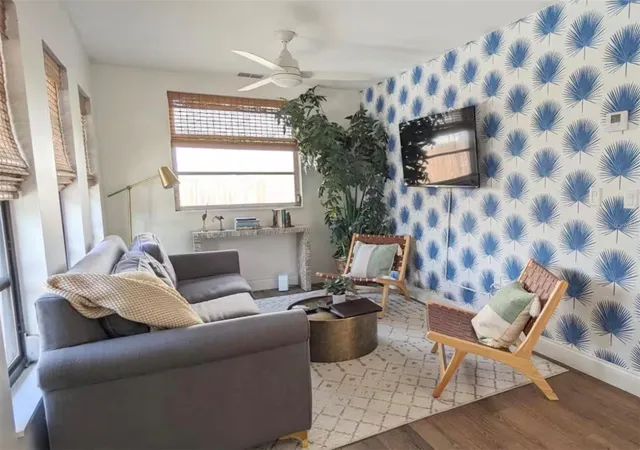 Photo 3 of House for sale at 4711 Hollingsworth Ave, Sarasota, FL 34233 | MLS# A4709326 | Listing updated on 2026-10-23
