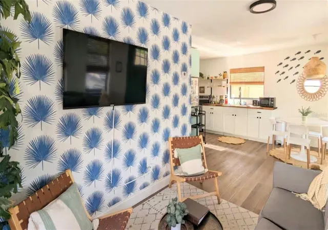 Photo 4 of House for sale at 4711 Hollingsworth Ave, Sarasota, FL 34233 | MLS# A4709326 | Listing updated on 2026-10-23