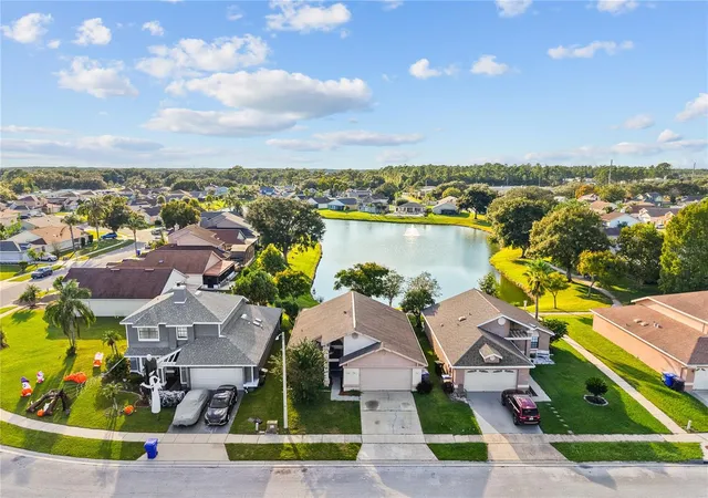 Photo 3 of Single family home for sale at 2616 Whalebone Bay Dr, Kissimmee, FL 34741 | MLS# O6449308 | Listing updated on 2026-10-20