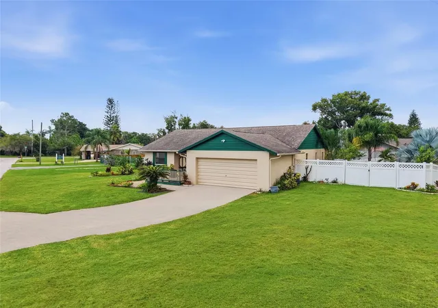 Photo 4 of Sale Pending at 3179 Lake Saxon Dr, Land O Lakes, FL 34639 | MLS# TB8557376 | Listing updated on 2026-10-18